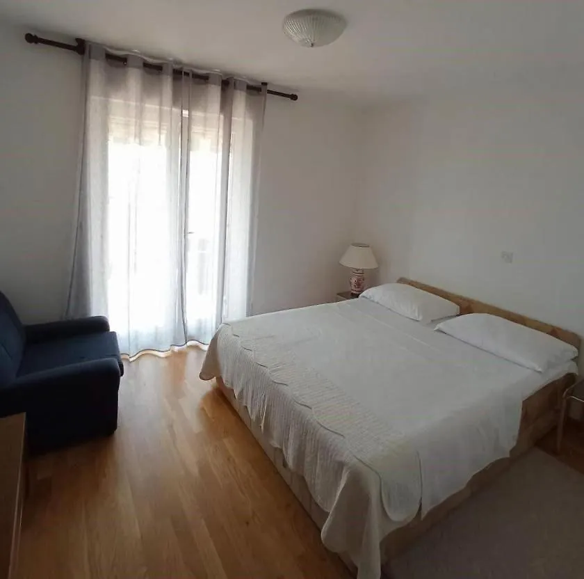 Blaz 3 - Apartment 5 Pax, Terrace With Sea View, 150 M From The Beach Novi Vinodolski