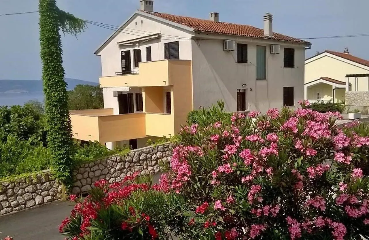 Blaz 3 - Apartment 5 Pax, Terrace With Sea View, 150 M From The Beach Novi Vinodolski
