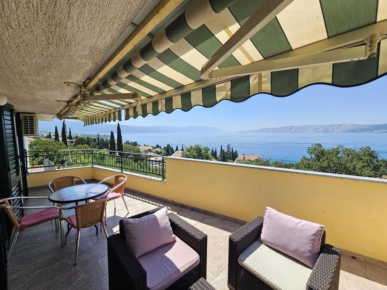 Blaz 3 - Apartment 5 Pax, Terrace With Sea View, 150 M From The Beach Novi Vinodolski 0*,