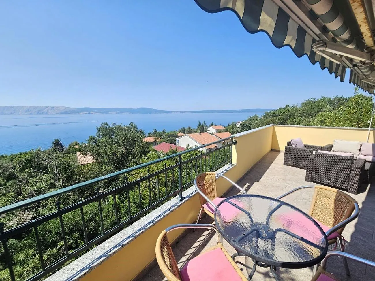Blaz 3 - Apartment 5 Pax, Terrace With Sea View, 150 M From The Beach location